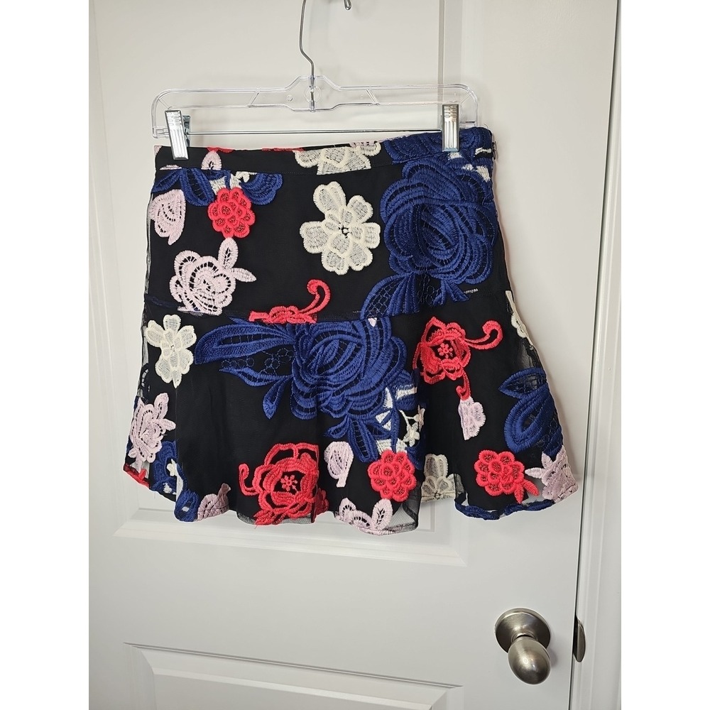 Devlin‎ Women's Floral Embroidered Mini Skater Skirt Size 4